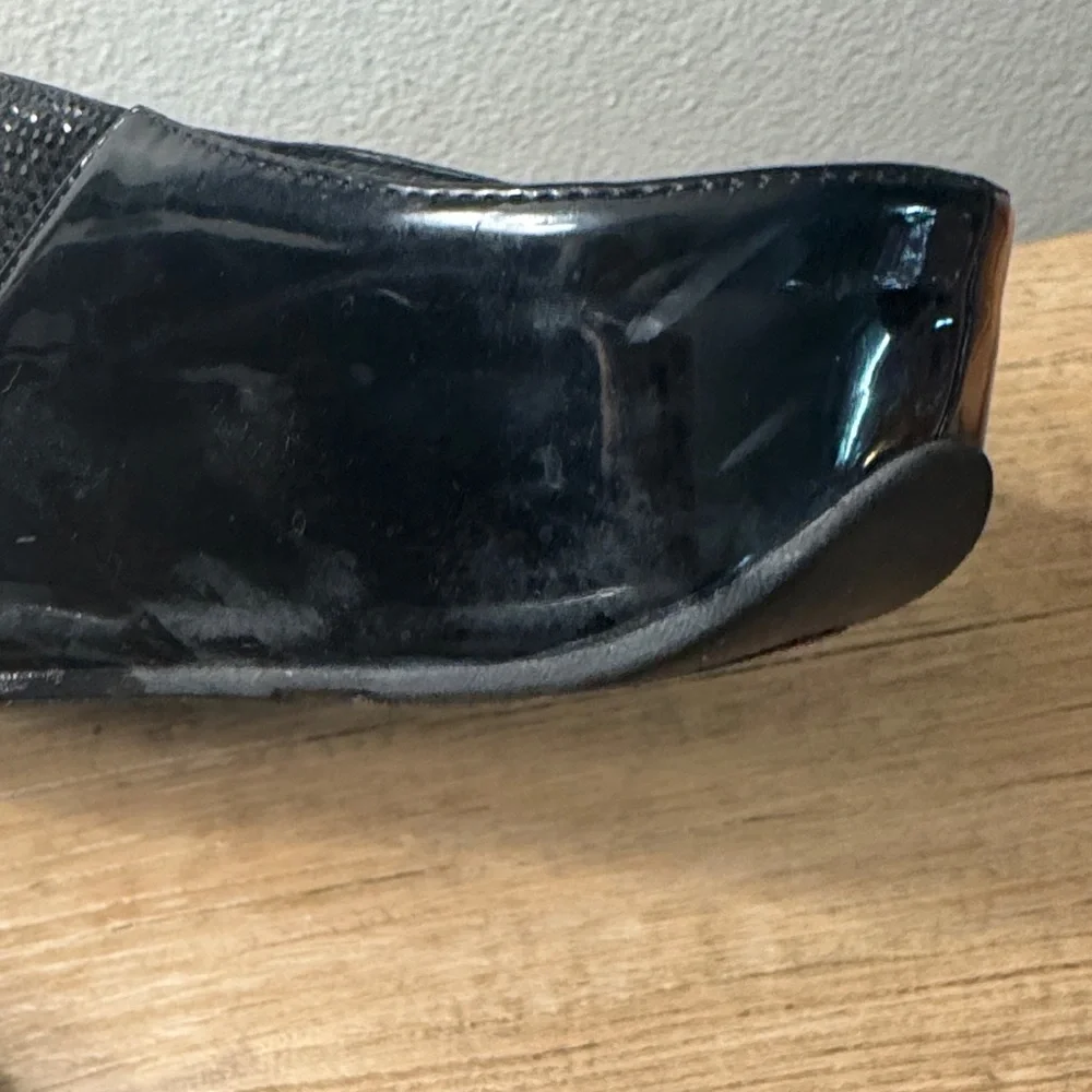 FitFlop Black Beaded Women's Sandals - Picture 15 of 16